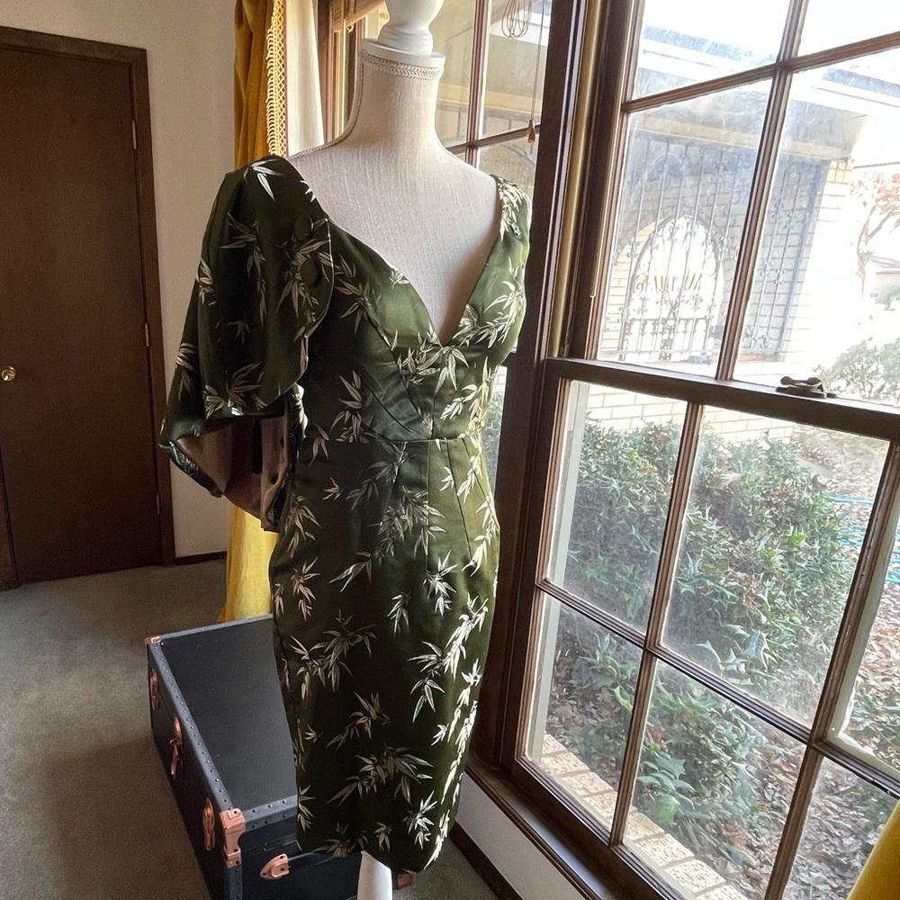 NWT Le Palais Vintage Satin Green Dress With Cape Medium - Picture 11 of 17